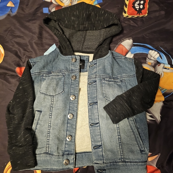 Boy's Jean Jacket 5T - Picture 2 of 5